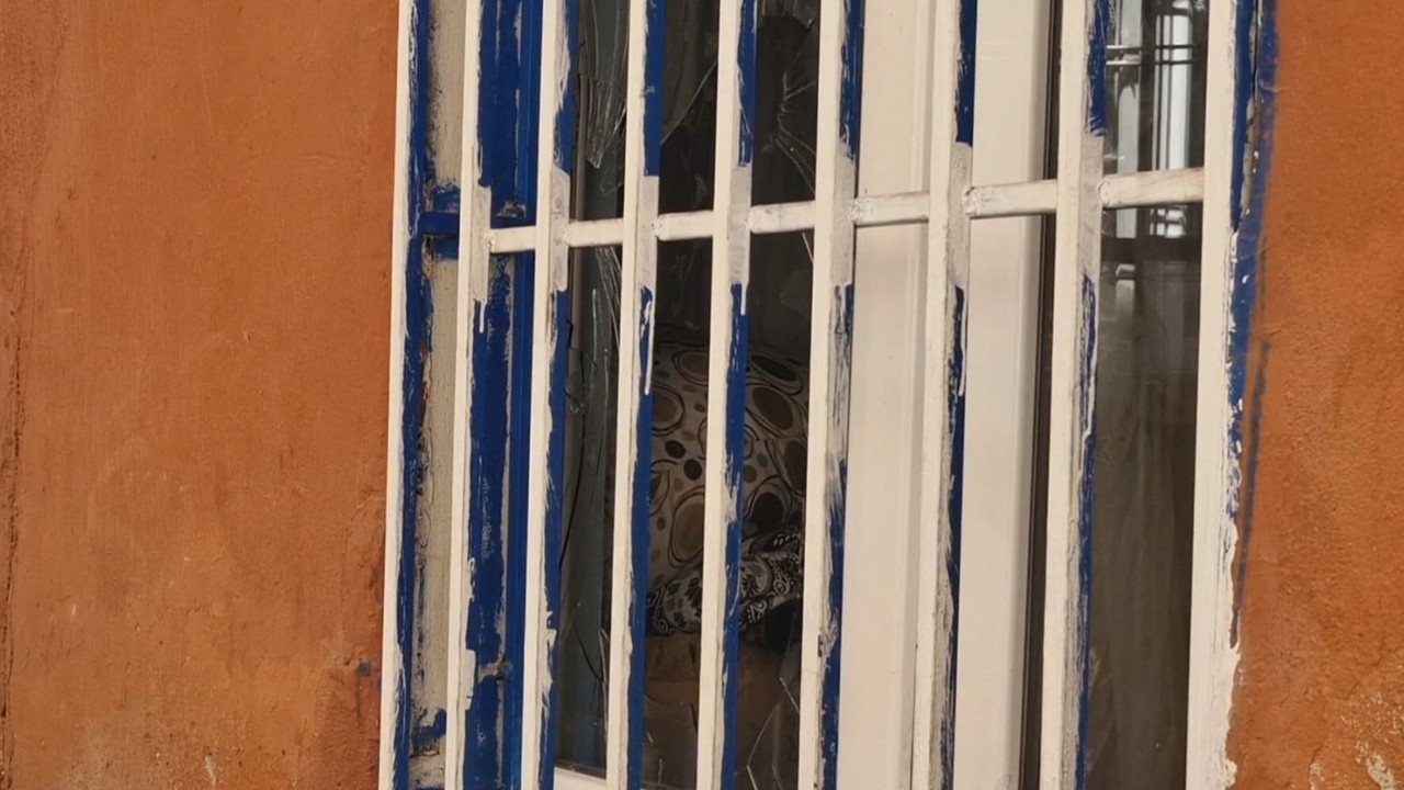 Annesi, uyuşturucu etkisiyle evinin camını kıran oğlundan şikayetçi oldu