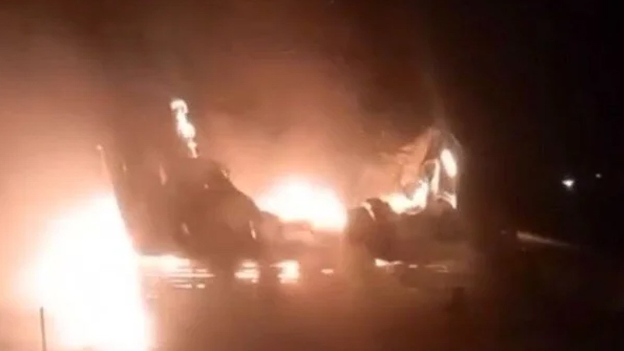 Yıldırım düşen bungalov küle döndü