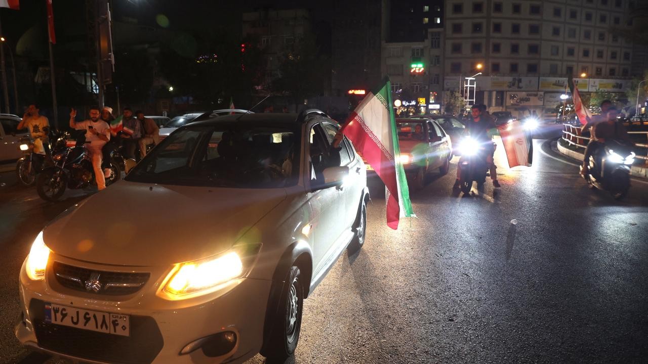 Katar’daki ABD üssüne saldırı Tahran'da kutlandı