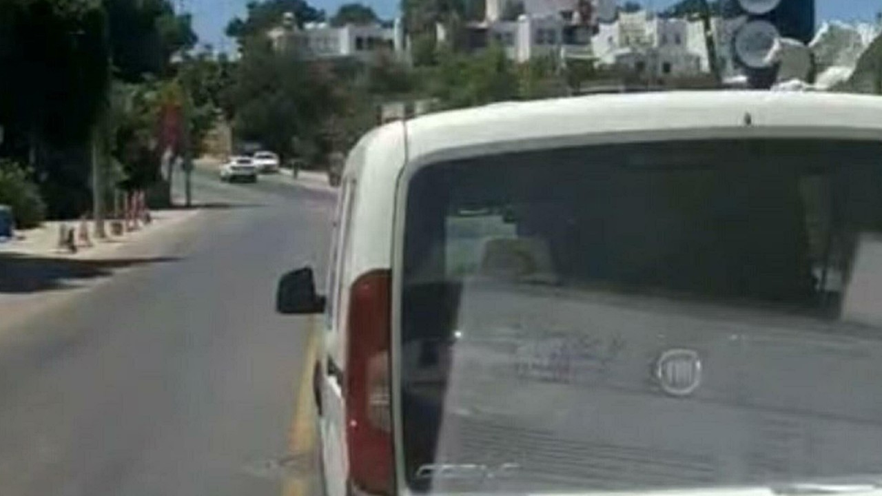 Ambulansa yol vermeyen sürücüye 933 lira ceza