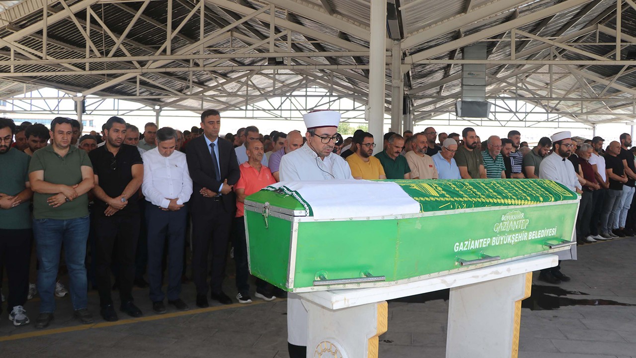 3'üncü kattan düşen Emel'in ailesinden cinayet iddiası