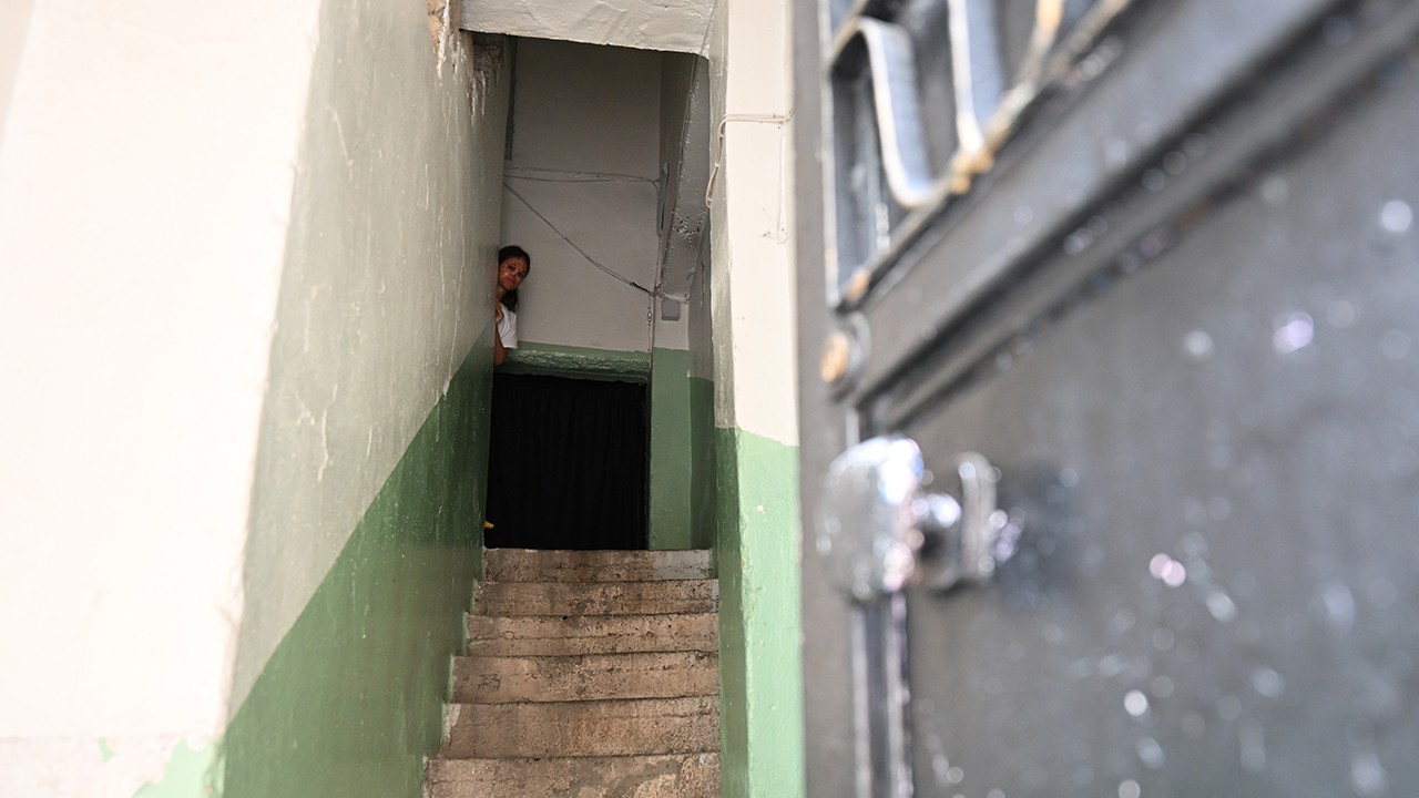 10 yaşındaki Cemile "güneşe çıkamama hastalığı" nedeniyle gün ışığına hasret kaldı