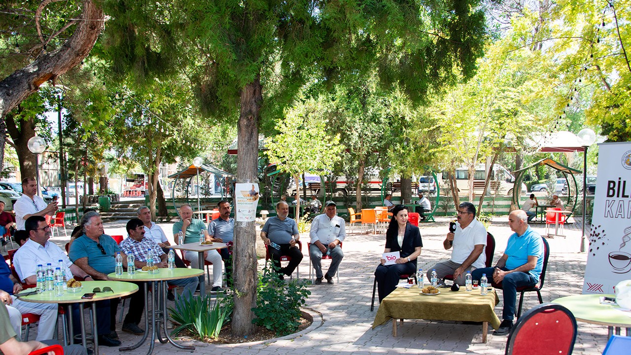 Bilim Kampüsten tarlaya ulaştı: Selçuk Üniversitesinden İçeri Çumra’da  “Bilim Kafe” etkinliği