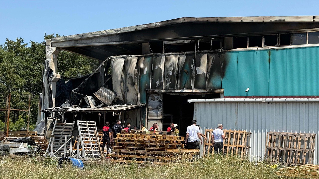 Fabrika yangınında yaralanan işçi 10 gün sonra yaşamını yitirdi