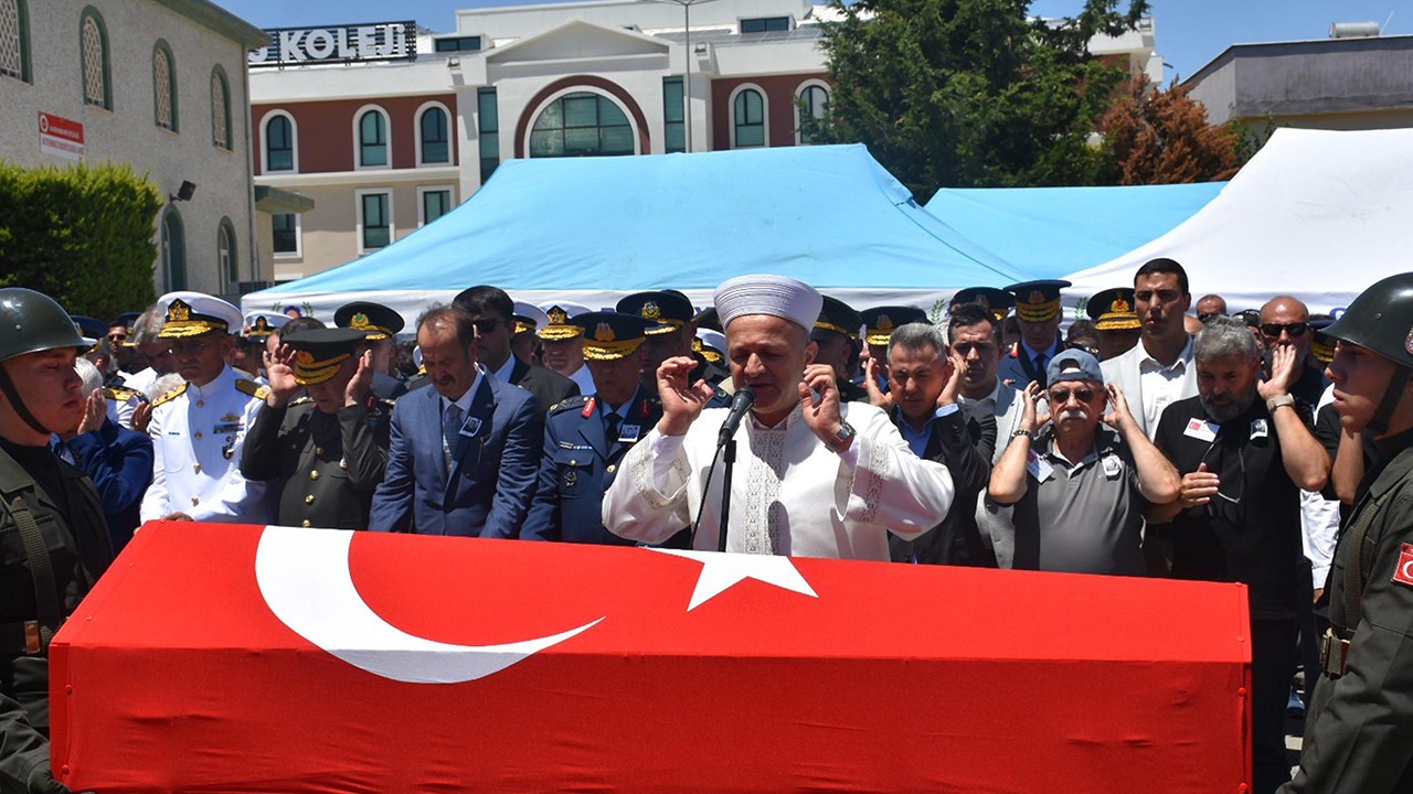 Şehit albay son yolculuğuna uğurlandı