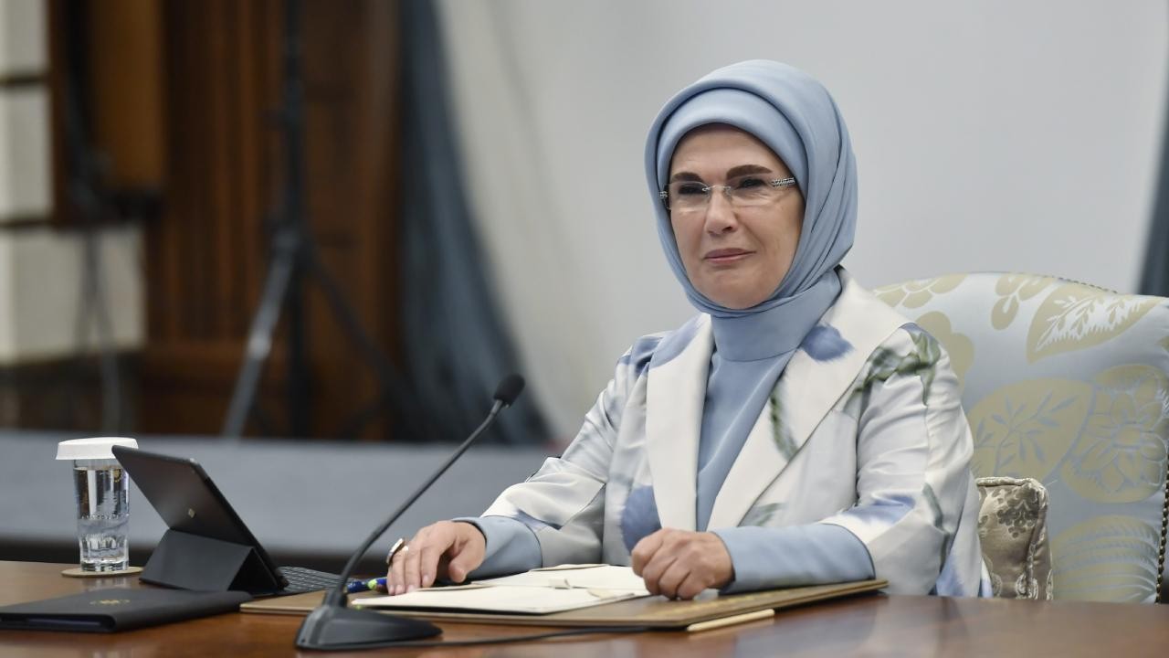 Emine Erdoğan'dan "koruyucu aile" paylaşımı