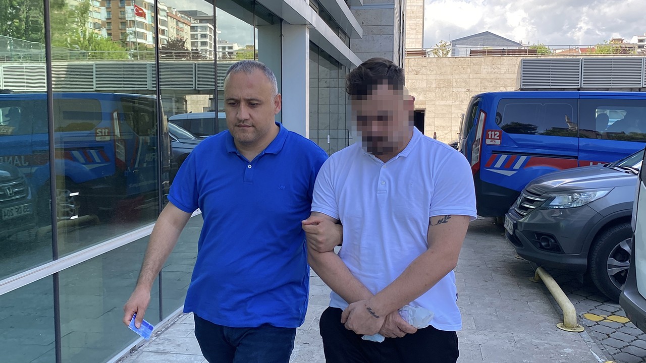 Husumetlisini parkta bıçakla yaraladı