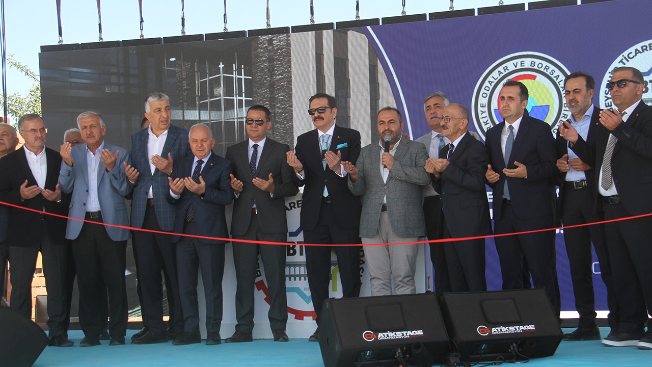 TOBB Başkanı Hisarcıklıoğlu, Konya'da hizmet binasının temel atma törenine katıldı