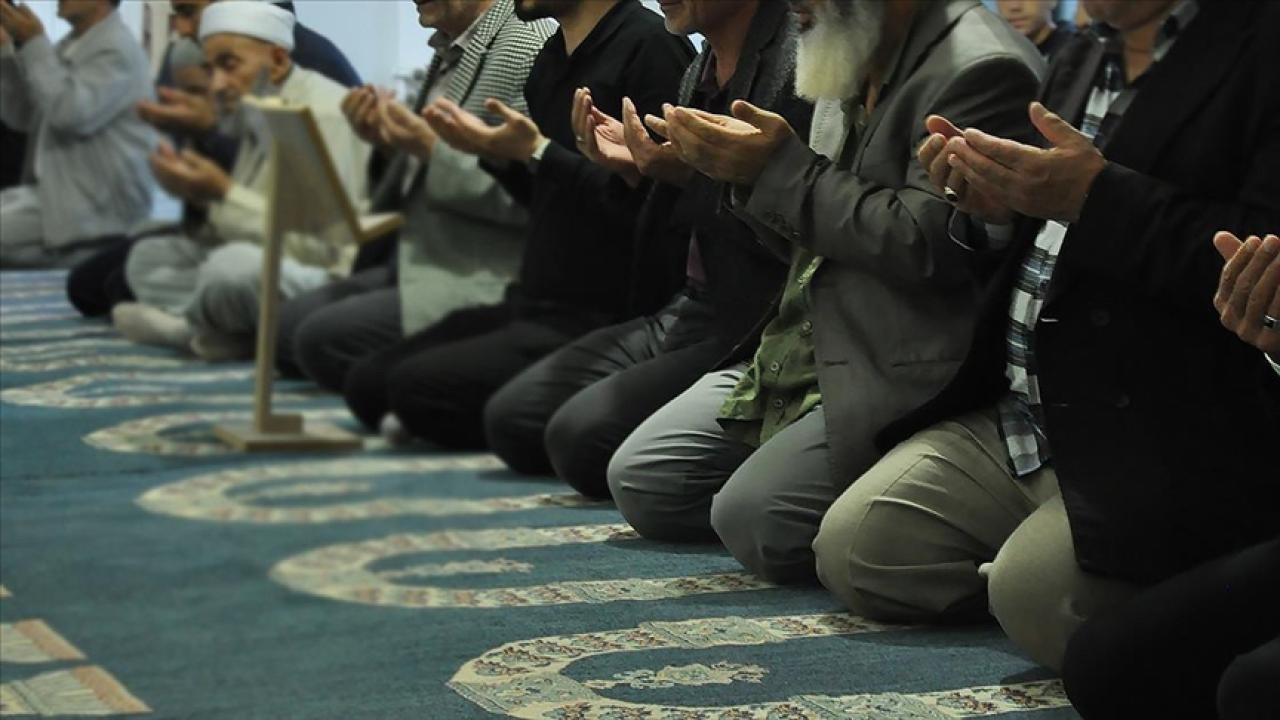 Orman yangınlarının sona ermesi için camilerde dua edilecek