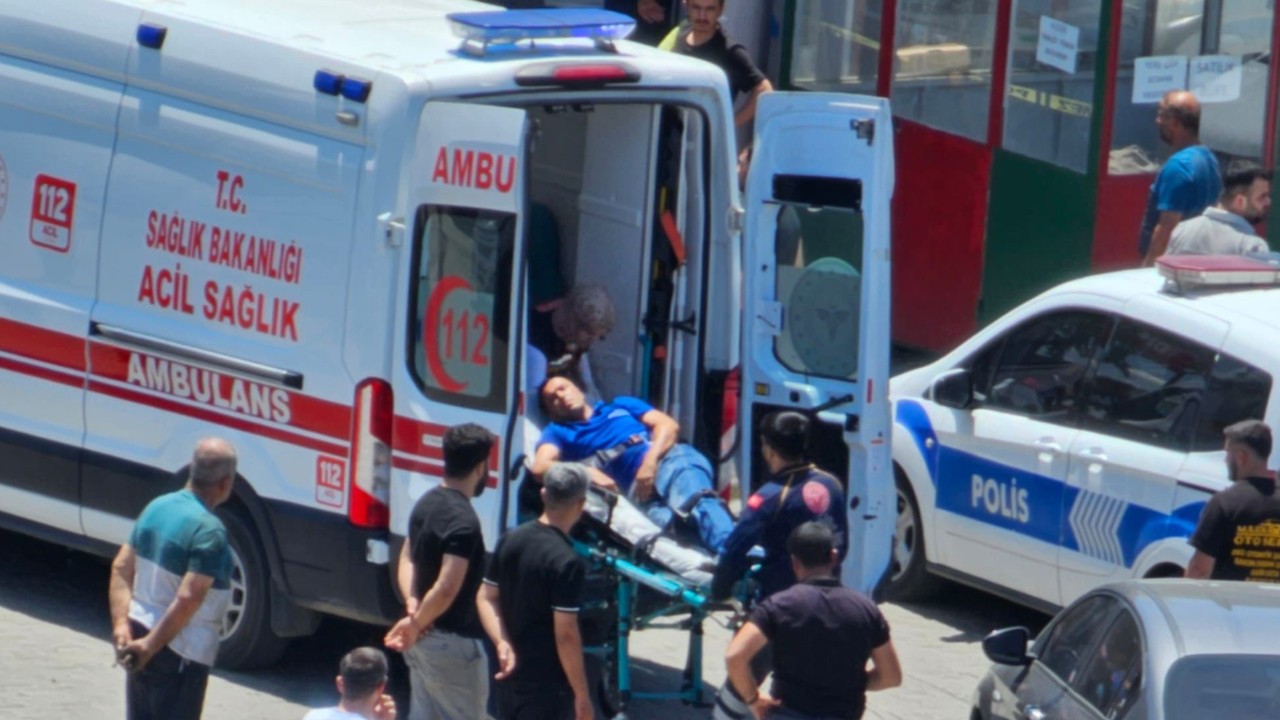 2 kardeşin silahlı çatışmasında dönercide oturan uzman çavuş ile iş yeri çalışanı yaralandı