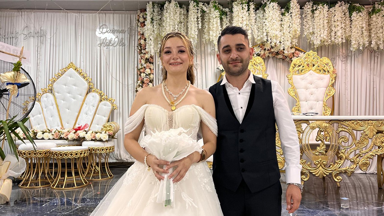 Hümeyra ve Mevlüt çiftinin mutlu günü