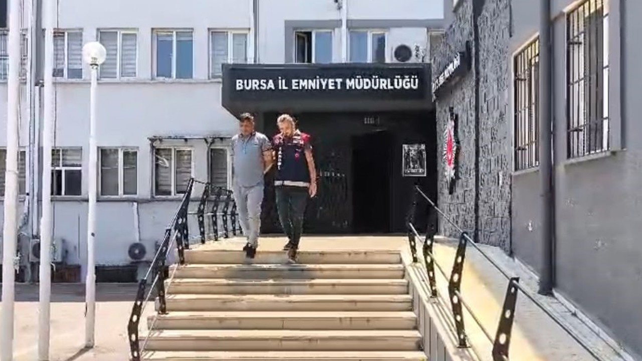 Kendisini kaymakam olarak tanıttı, sahte tören bile düzenledi