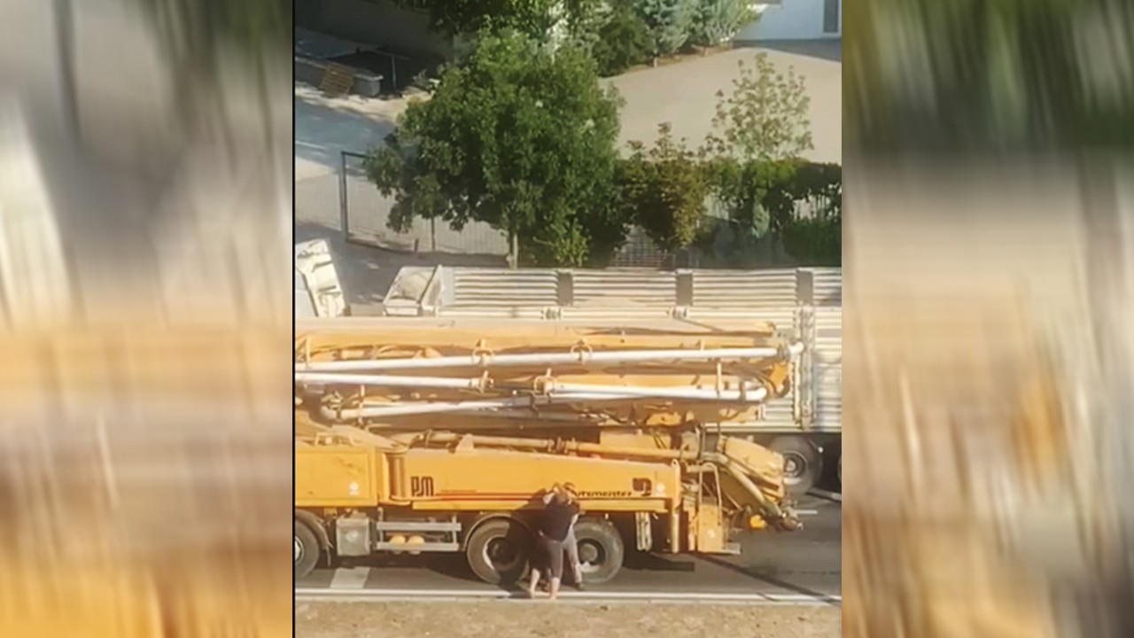 2 sürücünün yol vermeme kavgasında kan aktı! O anlar kamerada