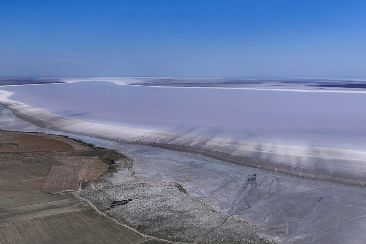 Pembe, kırmızı ve beyazın buluştuğu yer: Tuz Gölü