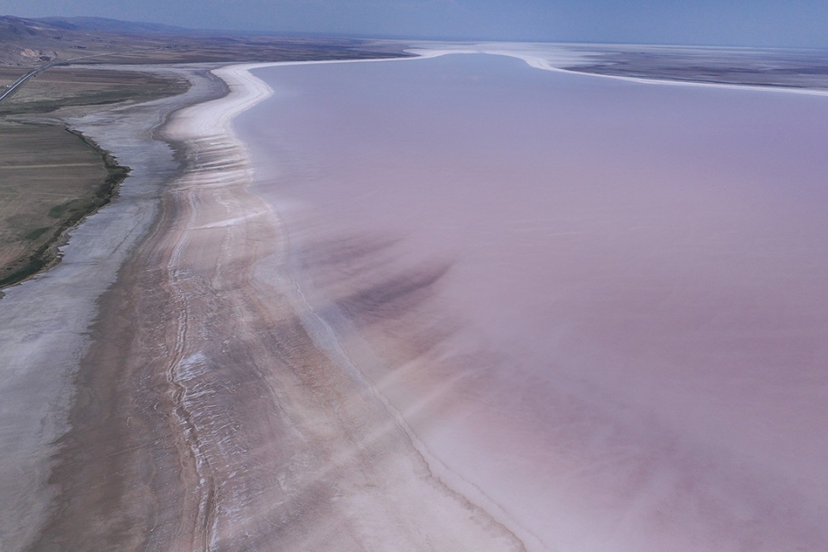 Pembe, kırmızı ve beyazın buluştuğu yer: Tuz Gölü