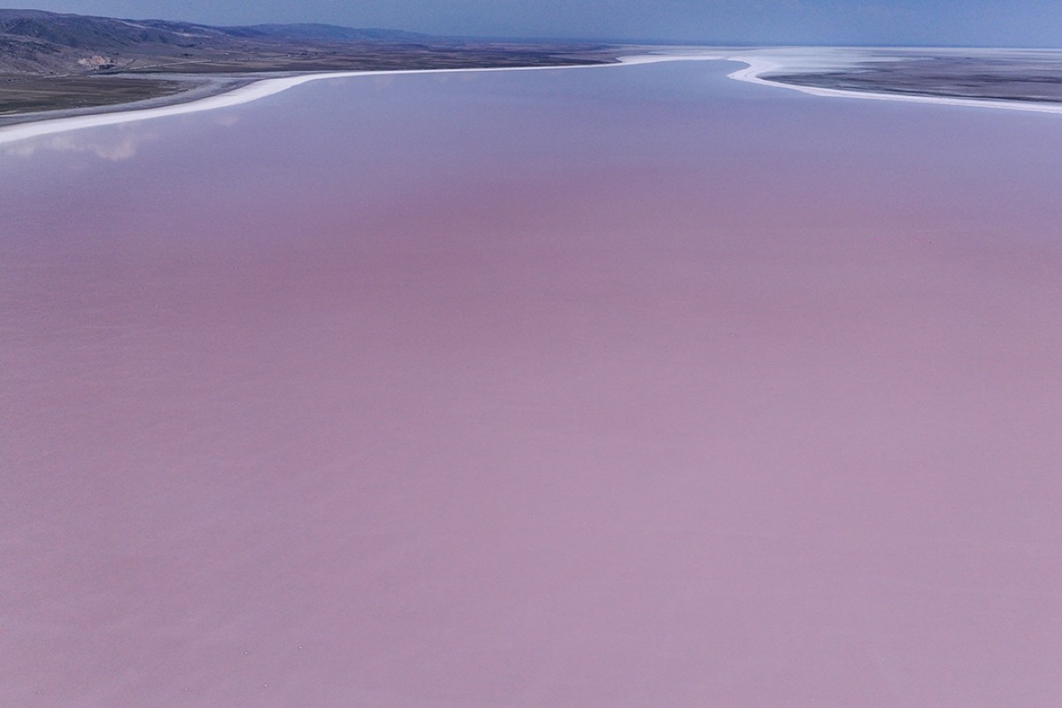 Pembe, kırmızı ve beyazın buluştuğu yer: Tuz Gölü