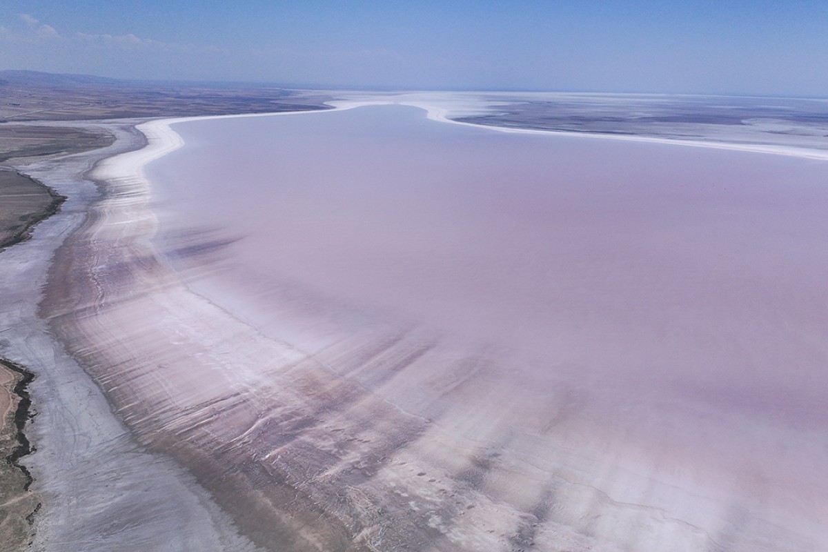 Pembe, kırmızı ve beyazın buluştuğu yer: Tuz Gölü