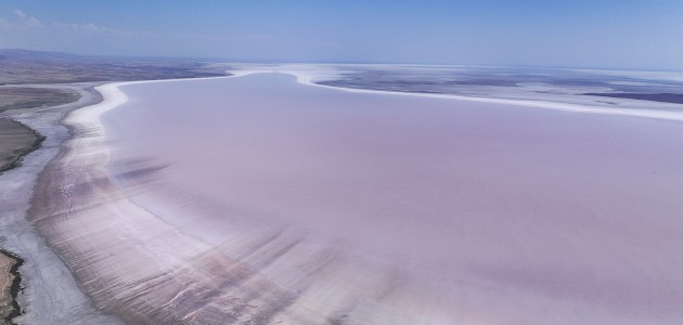 Pembe, kırmızı ve beyazın buluştuğu yer: Tuz Gölü