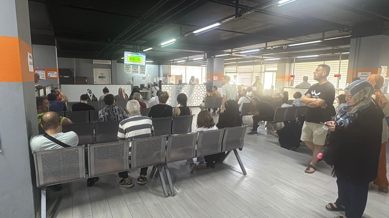 Nüfus müdürlüklerinde sürücü belgesi yenileme yoğunluğu