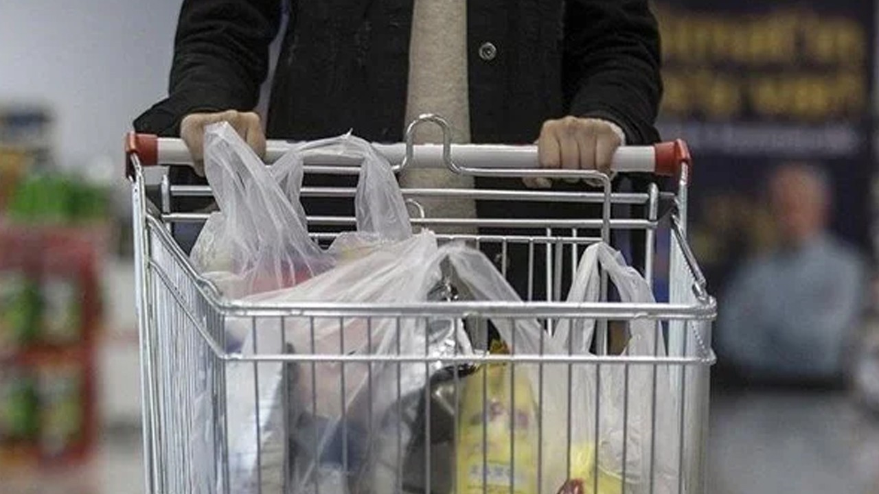 Plastik poşet yerine kağıt ve bez çanta satan zincir marketlere yaptırım