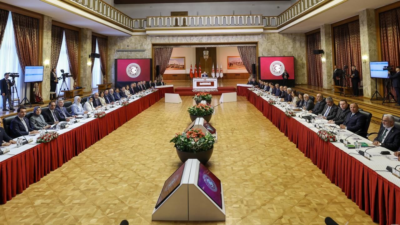 Tarihi komisyonun ilk toplantısı sona erdi