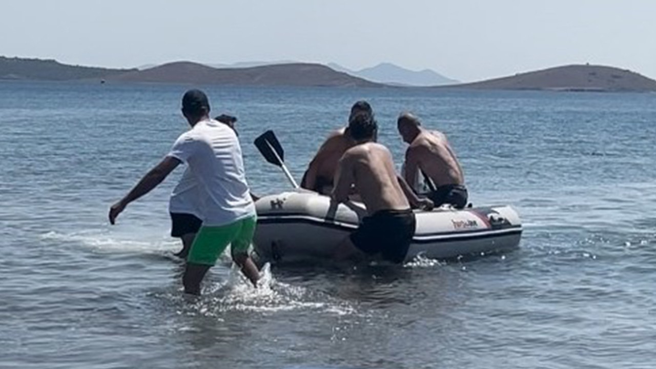 Denizde sürüklenen çocuğu kurtardıktan sonra akıntıya kapılan kişi boğuldu