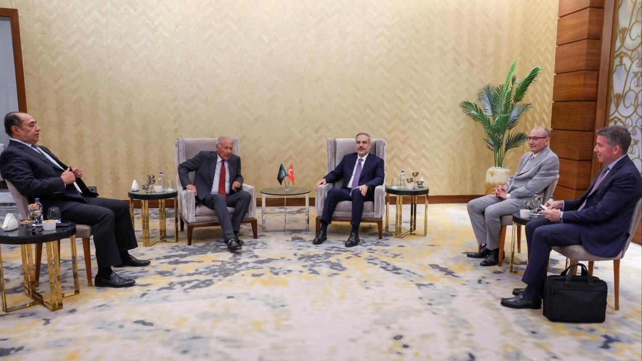 Dışişleri Bakanı Fidan, Mısır’da Arap Birliği Genel Sekreteri Gayt ile görüştü