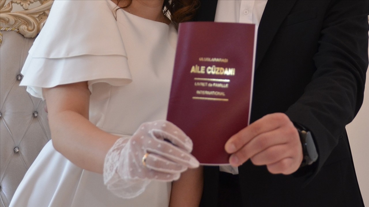 Evlenecek gençlere indirim desteği sağlayan firmalar artışta