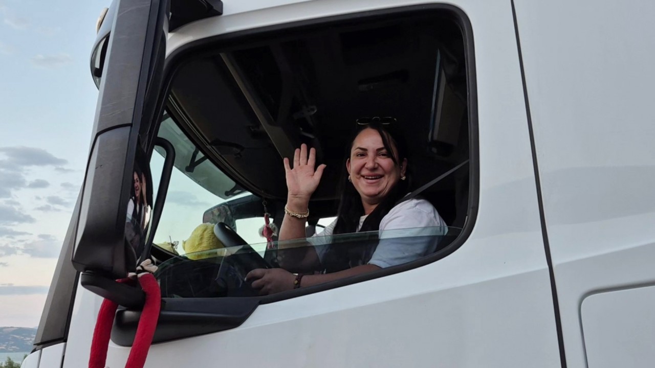 Tır şoförü Nazan: İşimi severek yapıyorum, kadın şoförler çoğalsın istiyorum