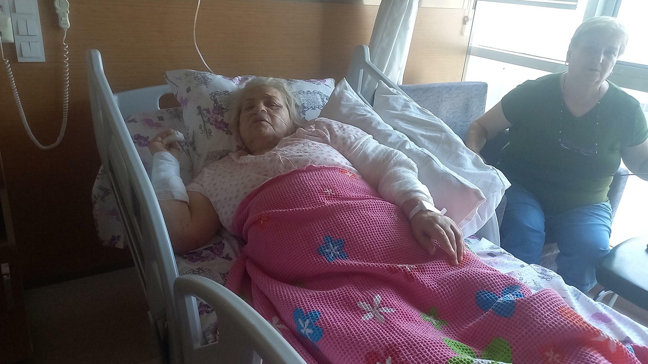 Depremde eşini kaybeden Hamide Önbaş: Bina yıkılınca, eşim bana göre daha derine düşmüş