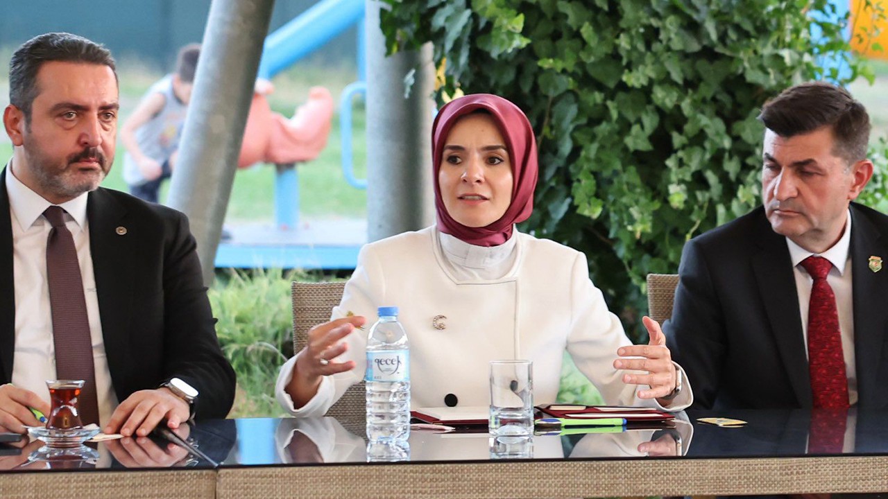 Bakan Göktaş, şehit yakınları ve gazilerle bir araya geldi