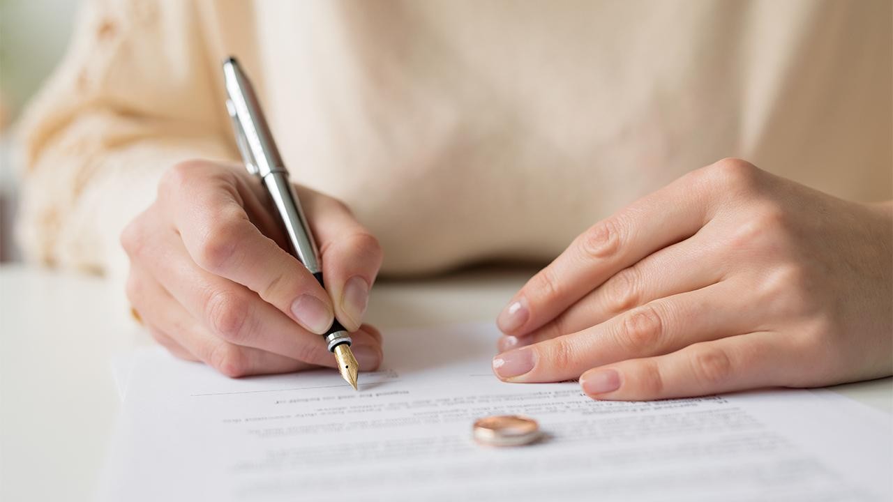 Yargıtay, boşanma davasında “mobilya ve halı bedeli“ itirazını kabul etti