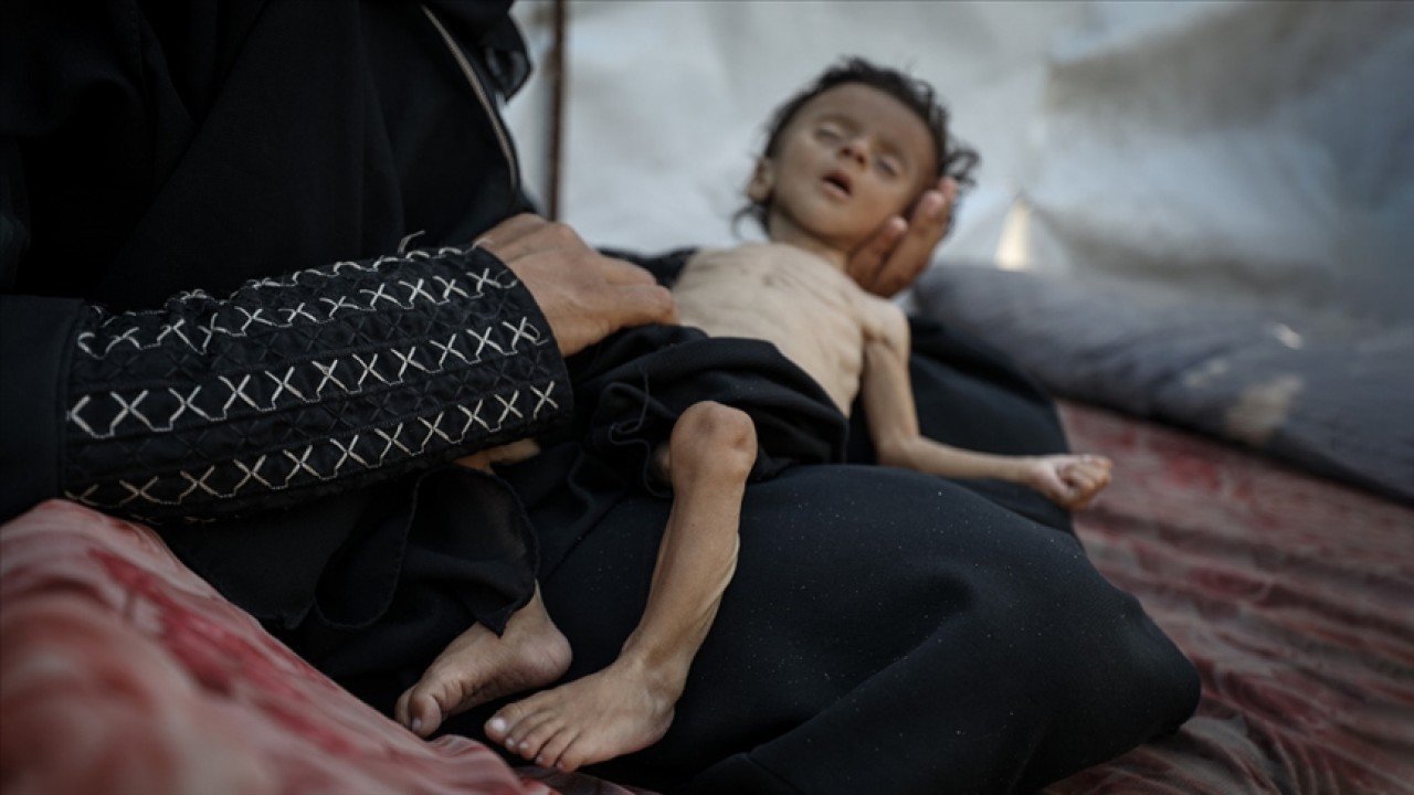 İsrail’in Gazze’ye saldırılarında 9’u insani yardım bekleyen 30 kişi hayatını kaybetti