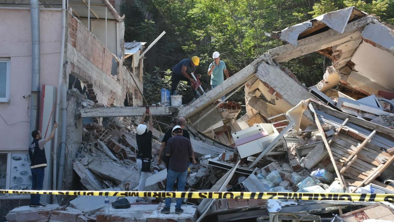 Balıkesir’de 879 artçı sarsıntı oldu