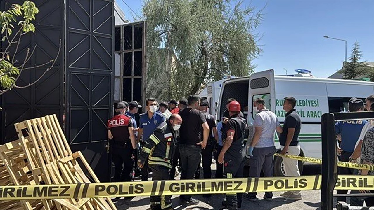 Kahreden olay: Anne ile oğlu atık yağ tankerine düştü