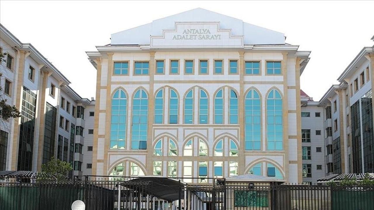 Antalya Büyükşehir Belediyesine yönelik rüşvet ve yolsuzluk soruşturmasında 8 kişi tutuklandı