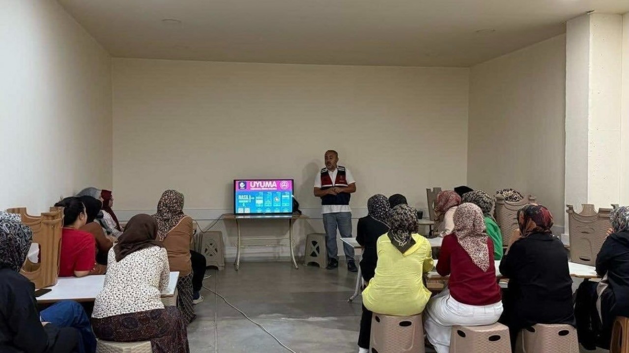 Konya jandarmasından anne ve anne adaylarına uyuşturucuyla mücadele eğitimi