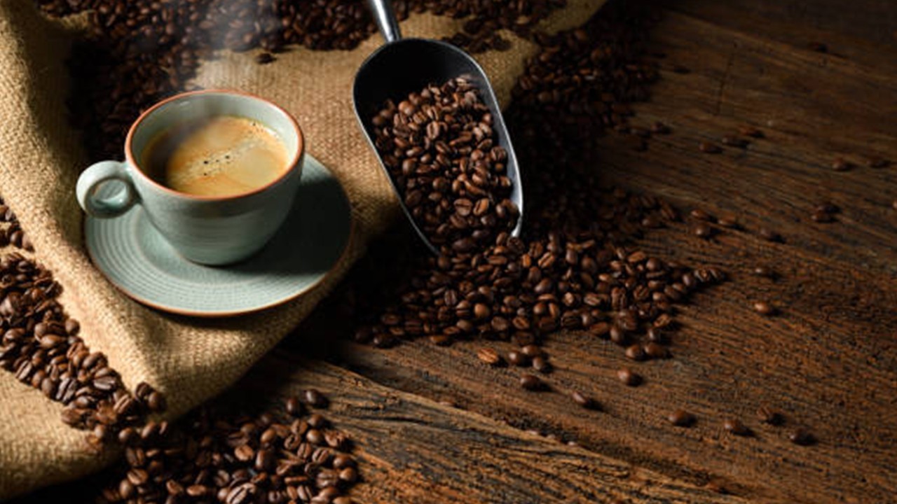 Araştırma: Sabah içilen kahve mutlu ediyor