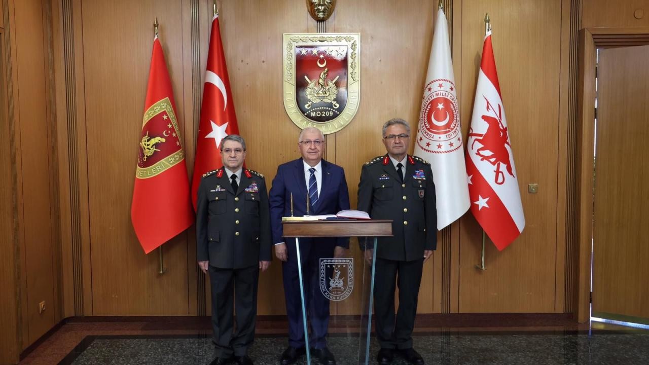 Bakan Güler, Kara Kuvvetleri Komutanlığı'ndaki devir-teslim törenine katıldı