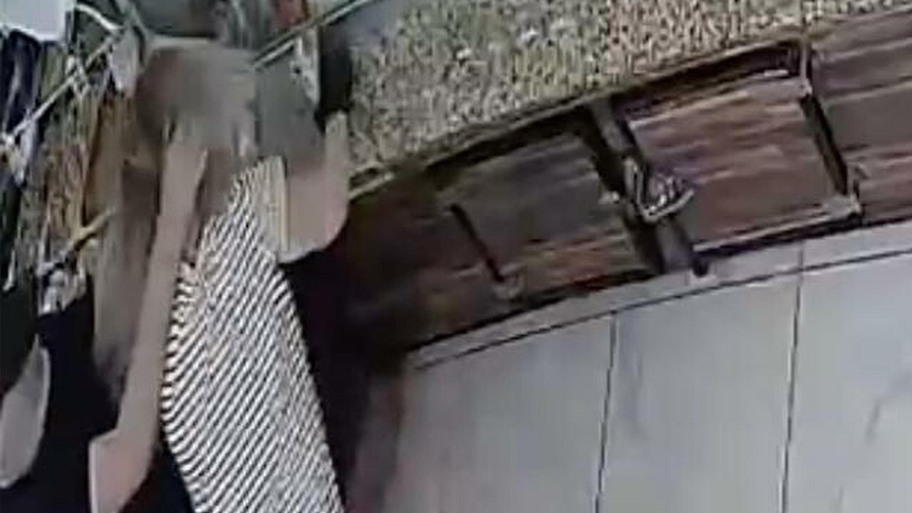 Kadın çalışana bıçaklı saldırının görüntüleri ortaya çıktı! Şüpheli adli kontrolle serbest bırakıldı