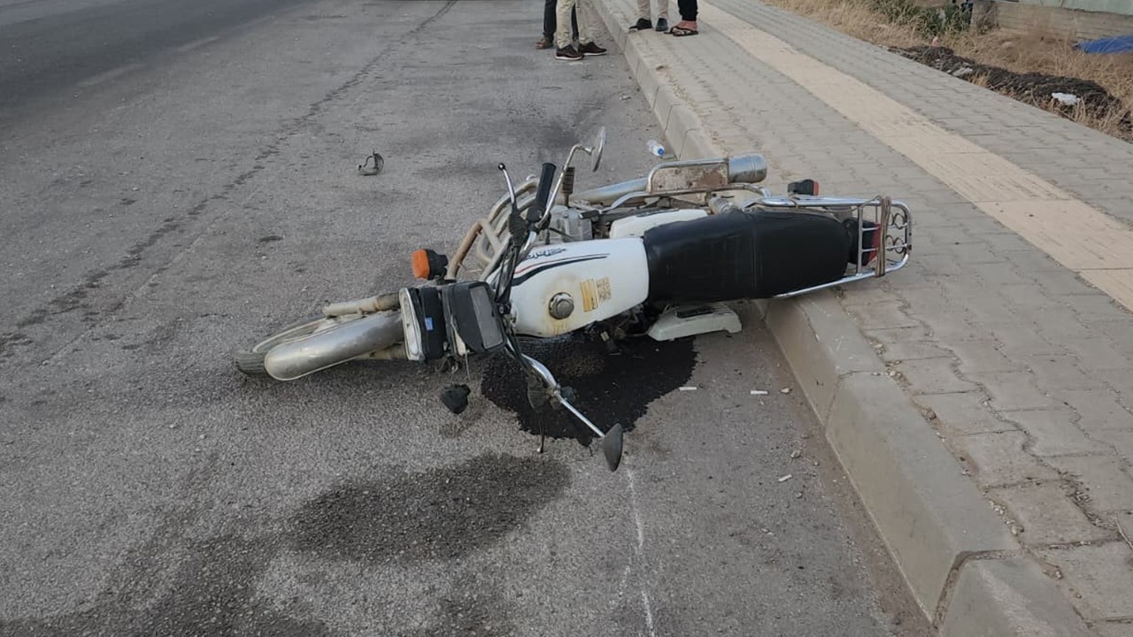 Otomobille çarpışan motosikletin sürücüsü öldü