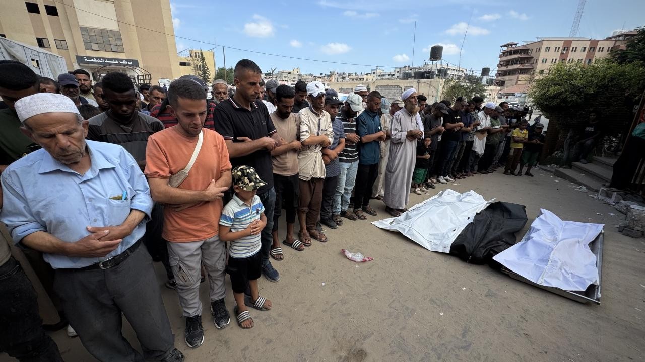 Katil İsrail 5'i çocuk 24 Filistinliyi daha katletti