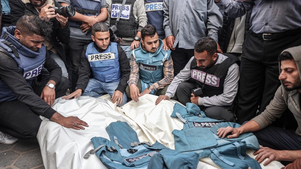 Gazze'deki hükümet: İsrail saldırılarında 239 gazeteci hayatını kaybetti