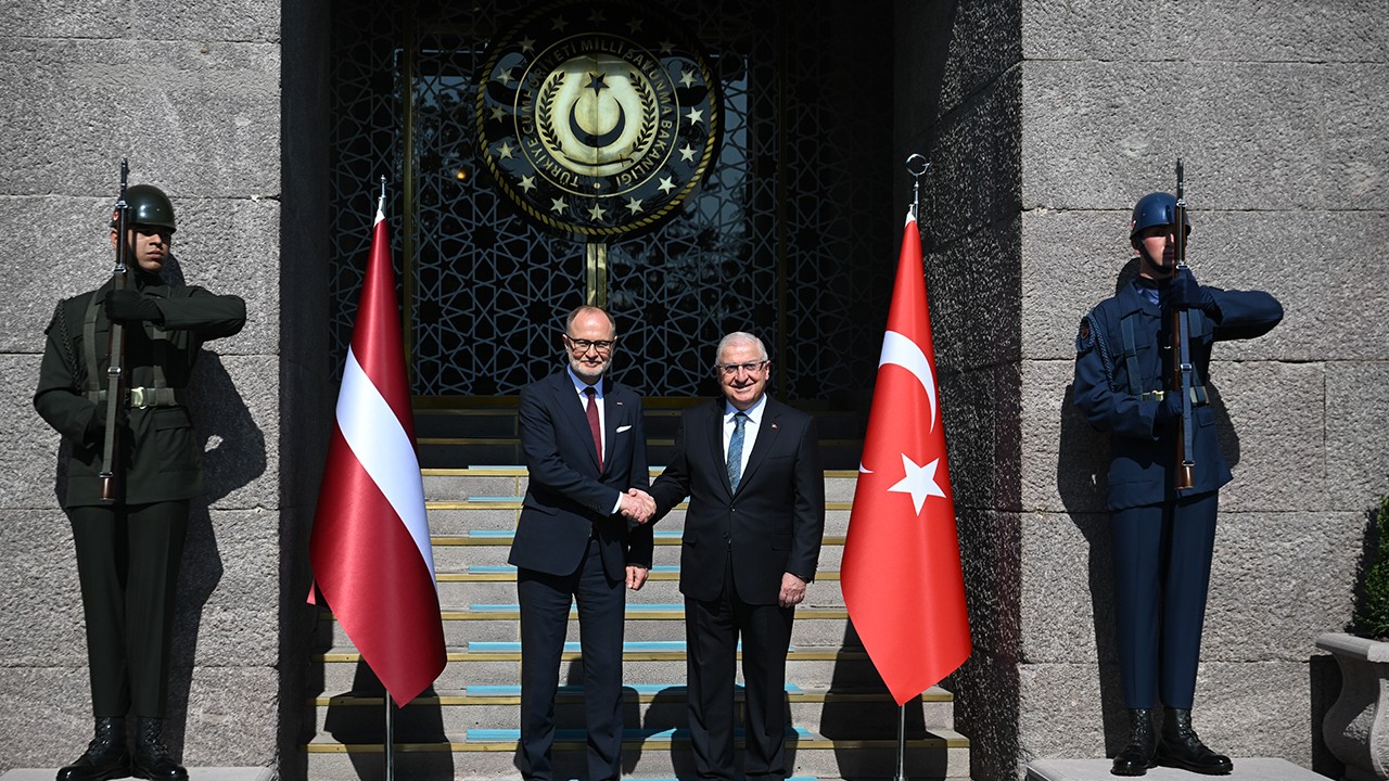 Milli Savunma Bakanı Güler, Letonyalı mevkidaşı Spruds ile görüştü