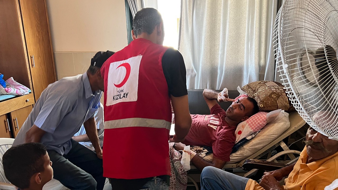 Türk Kızılay, Gazze’deki El Kudüs Hastanesine her gün sıcak yemek ulaştırıyor