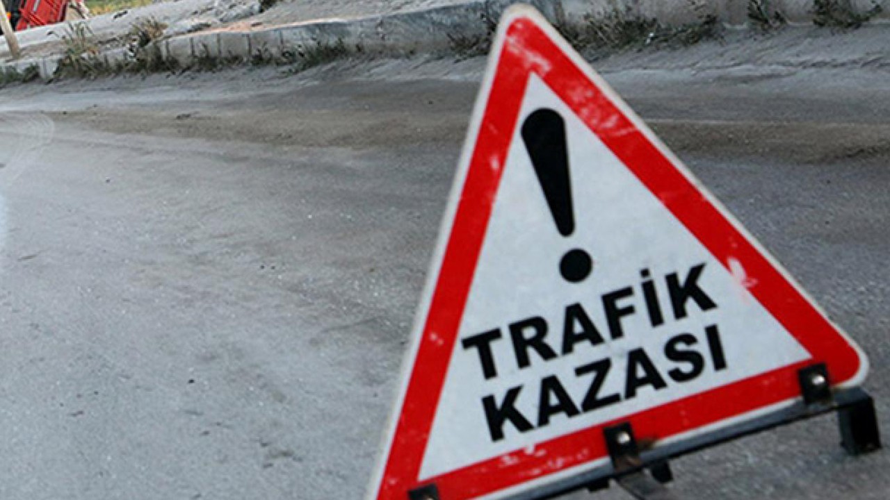 Tur otobüsü drenaj hendeğine girdi: 23 yaralı