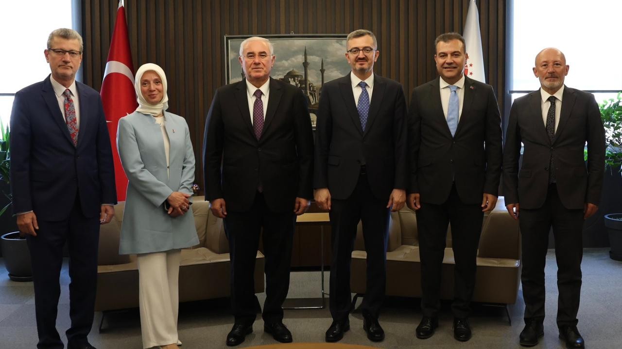 İletişim Başkanı Duran, Kamu Başdenetçisi Akarca ile bir araya geldi