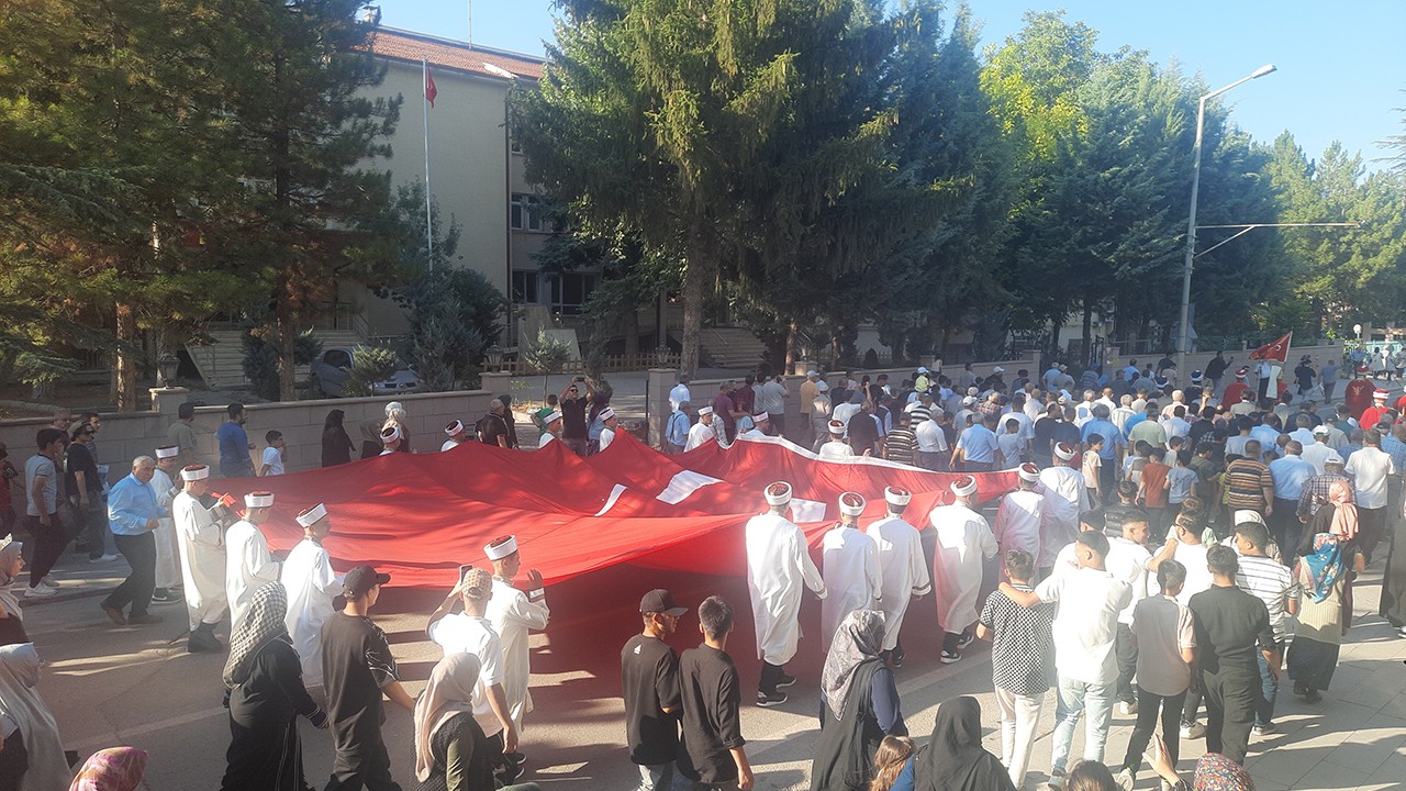 Bozkır'da hafızlık eğitimi tamamlayan 41 öğrenciye icazet belgesi verildi