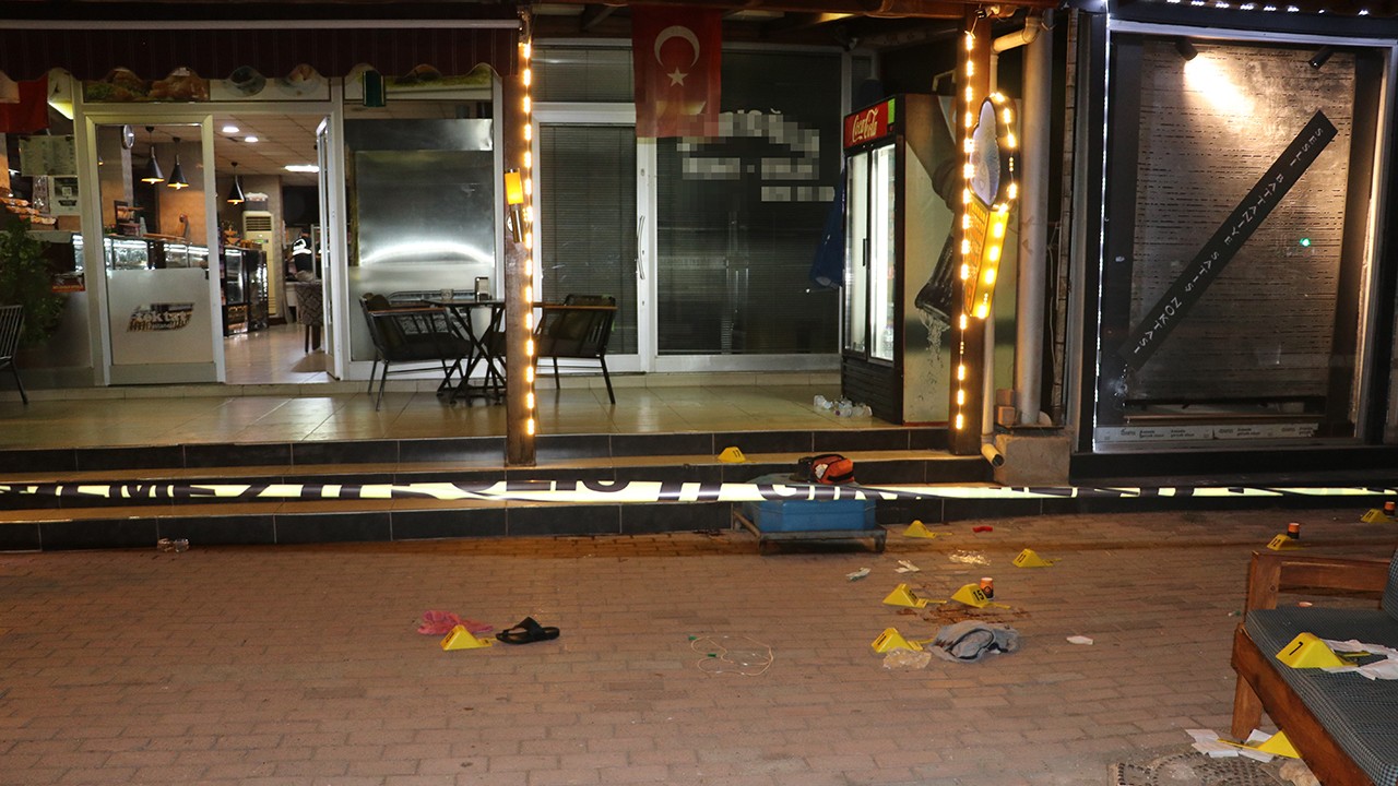 Pastacılar Odası Başkanı'nın cinayet işlediği anlar kamerada: Ayırmaya çalışan kadını da vurdu