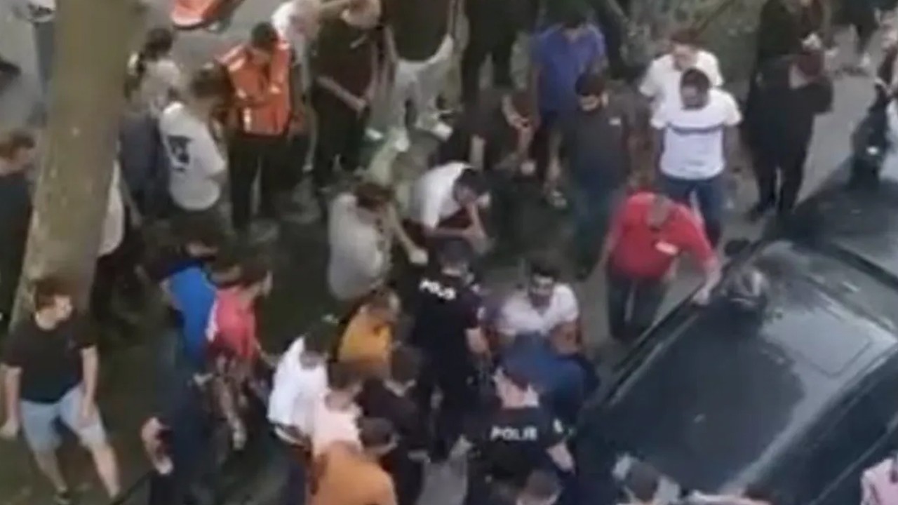 Çocuk tacizcisine linç girişimi: Mahallelinin elinden polis kurtardı